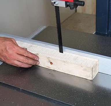 Yog'ochga ishlov beruvchi tarmoqli arra uskunasi US-MJ345