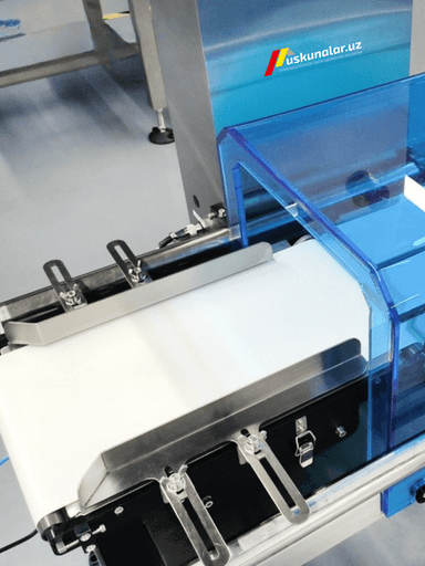 Yuqori tezlikdagi avtomatik saralash stanogi SK-150 — 0.1g aniqlikdagi og‘irlik nazorati, sensorli displey va sozlanadigan konveyer bilan