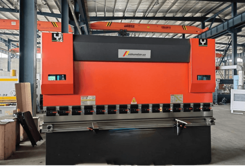 Metal listlarni bukish uskunasi (listogib) (RbqltyUS-WC67K-100T2500TP10HydraulicPressBrake).